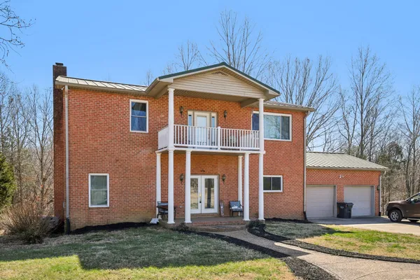 $675,000 | 150 J W Thompson Road, Westmoreland, TN 37186