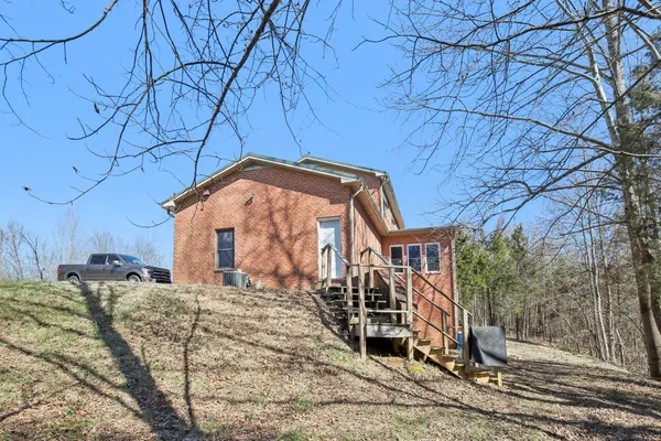 $675,000 | 150 J W Thompson Road, Westmoreland, TN 37186