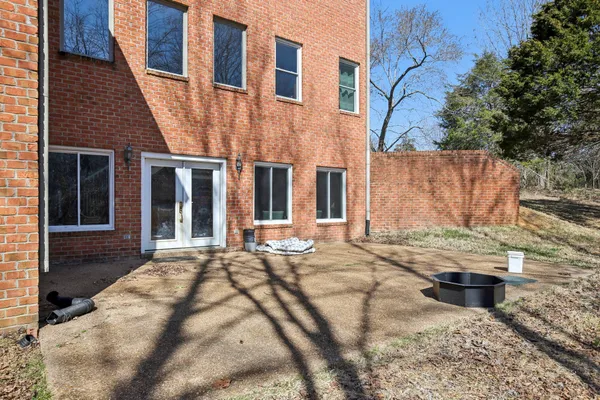 $675,000 | 150 J W Thompson Road, Westmoreland, TN 37186