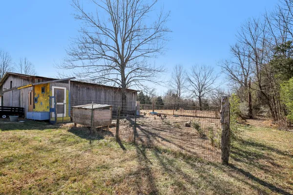 $675,000 | 150 J W Thompson Road, Westmoreland, TN 37186