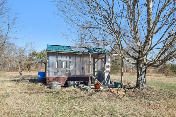 $675,000 | 150 J W Thompson Road, Westmoreland, TN 37186