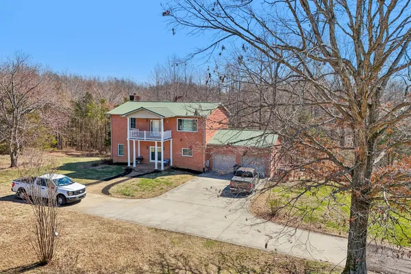 $675,000 | 150 J W Thompson Road, Westmoreland, TN 37186