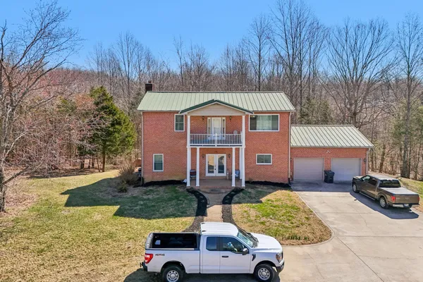 $675,000 | 150 J W Thompson Road, Westmoreland, TN 37186