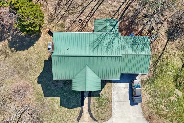 $675,000 | 150 J W Thompson Road, Westmoreland, TN 37186