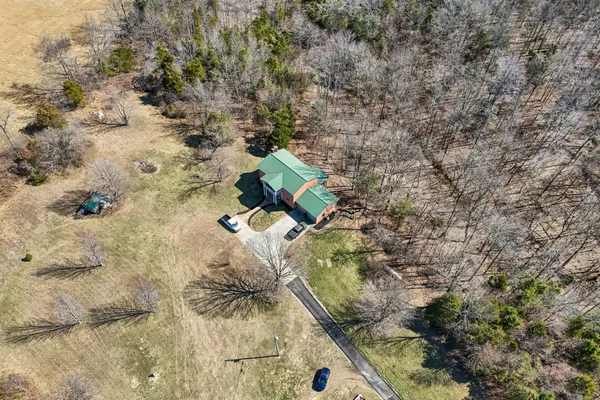 $675,000 | 150 J W Thompson Road, Westmoreland, TN 37186