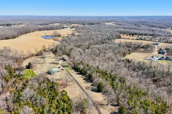$675,000 | 150 J W Thompson Road, Westmoreland, TN 37186
