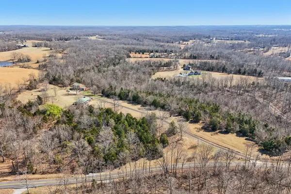 $675,000 | 150 J W Thompson Road, Westmoreland, TN 37186