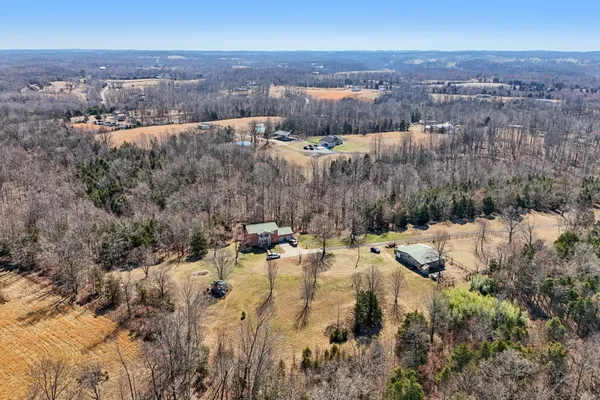 $675,000 | 150 J W Thompson Road, Westmoreland, TN 37186