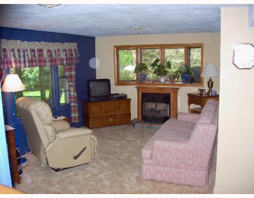 8 Pitman Road Warwick, RI 02886 - Photo 5 of 8 Den/Family/Great Room.