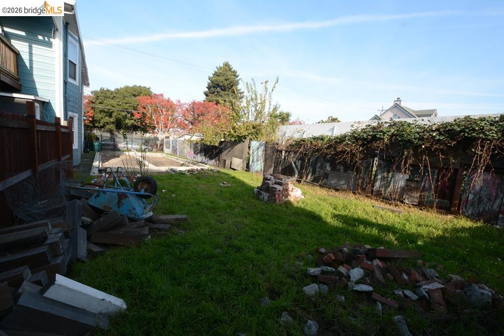 0 8th Street Oakland, CA 94607 - Photo 19 of 56 a view of a backyard