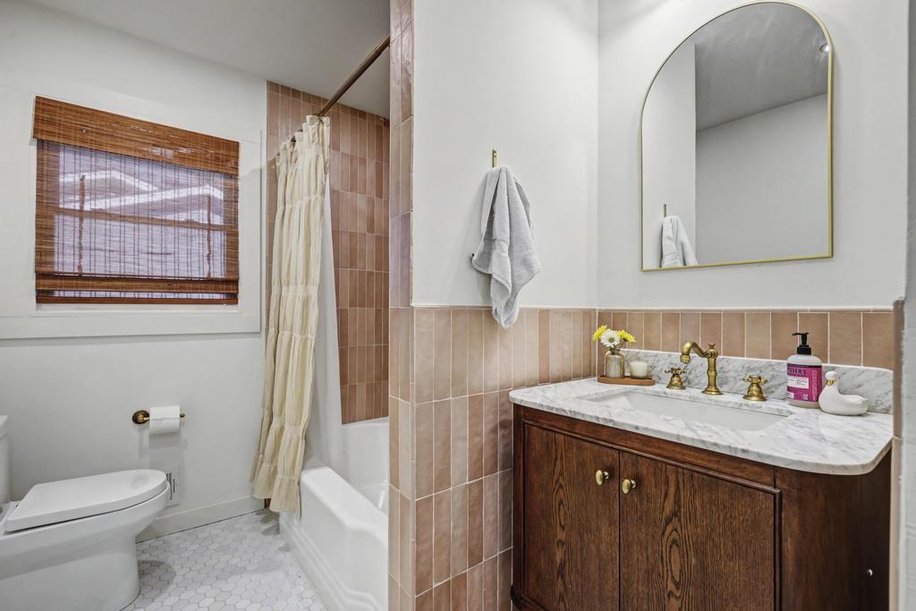 177 Kirkpatrick Drive Southwest Marietta, GA 30064 - Photo 23 of 37 a bathroom with a sink vanity and toilet