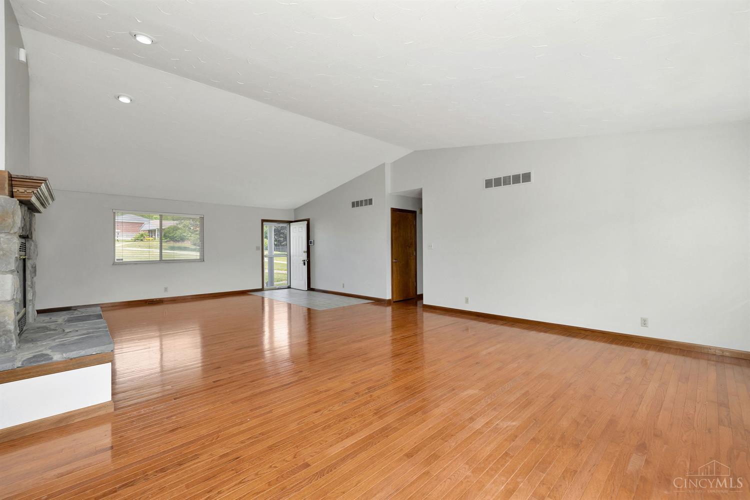 6801 Rackview Road Cincinnati, OH 45248 - Photo 13 of 57