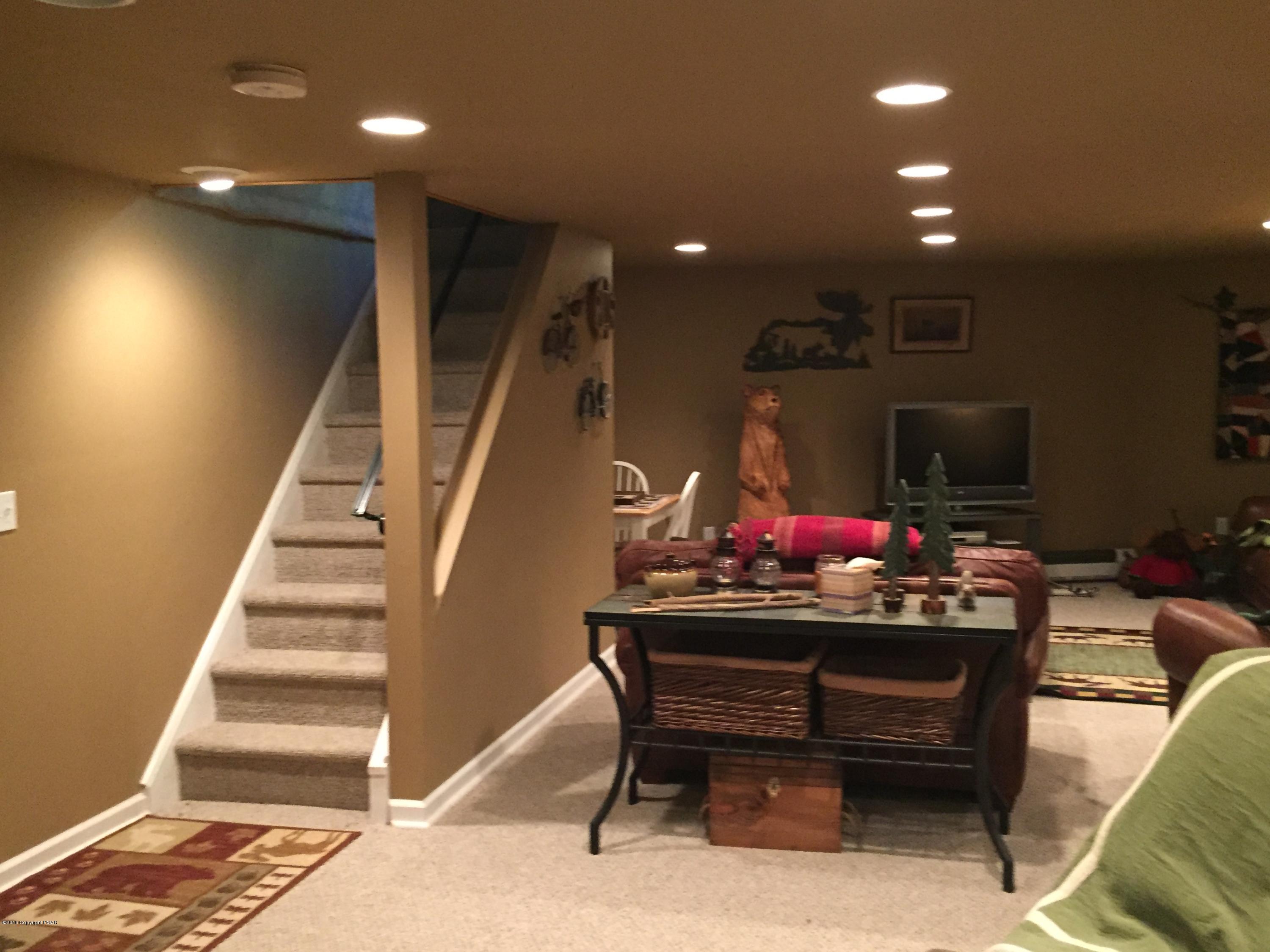 164 Deppners Road Blakeslee, PA 18610 - Photo 13 of 28 Family Rm Stairway
