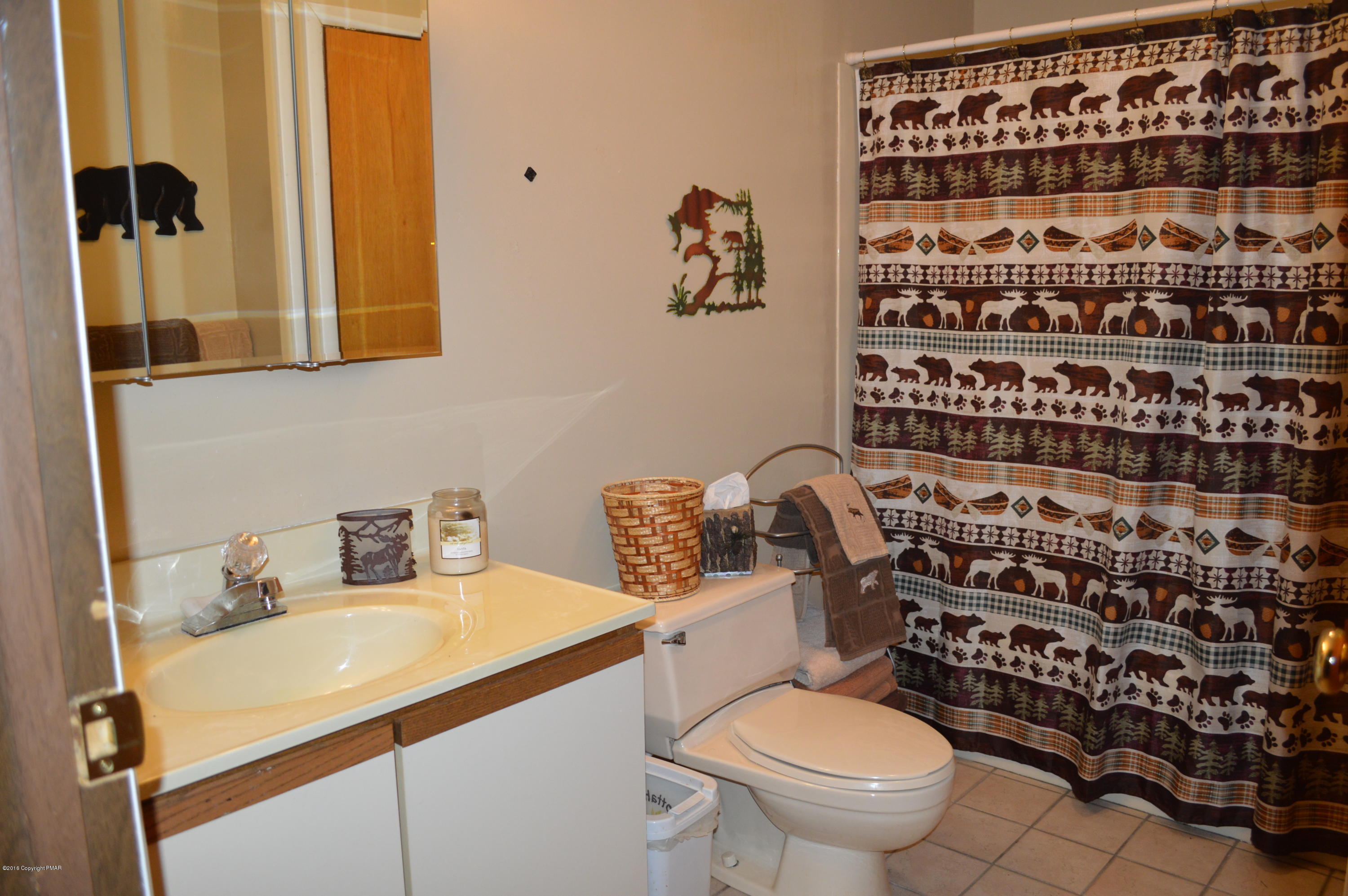 164 Deppners Road Blakeslee, PA 18610 - Photo 18 of 28 Main Bathroom