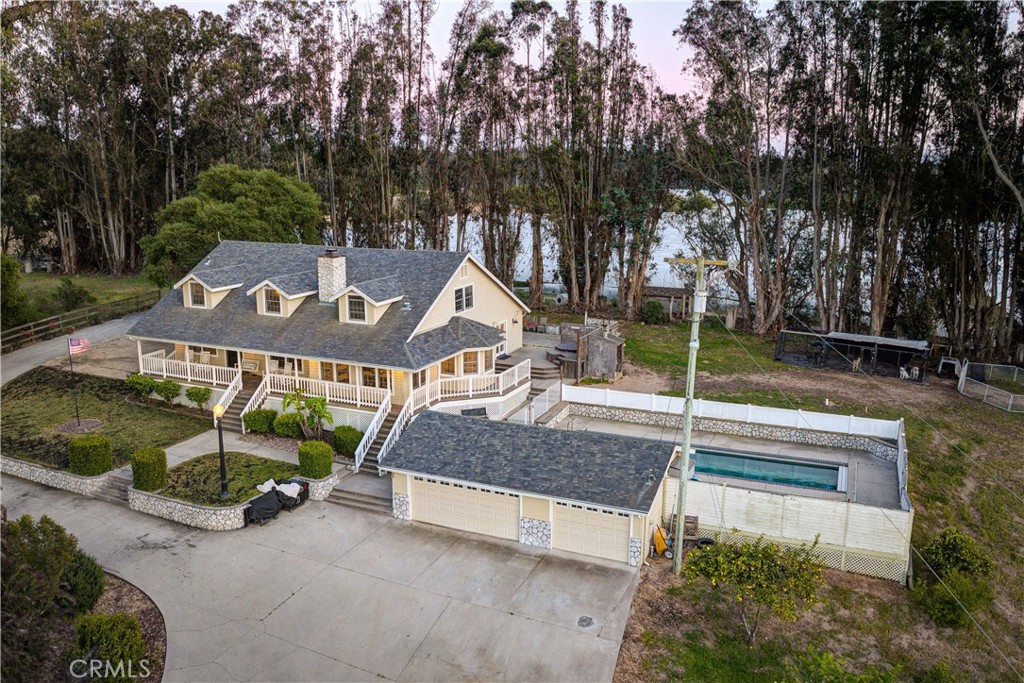 1473 Willow Road Nipomo, CA 93444 - Photo 4 of 52 a front view of a house with garden