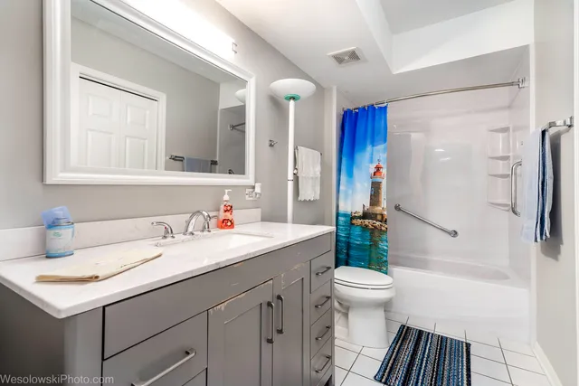 $329,900 | 7091 West Touhy Avenue, Unit 505, Niles, IL 60714