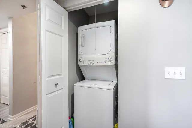 $329,900 | 7091 West Touhy Avenue, Unit 505, Niles, IL 60714