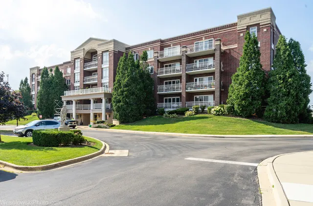 $329,900 | 7091 West Touhy Avenue, Unit 505, Niles, IL 60714