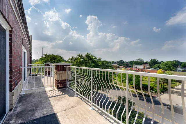 $329,900 | 7091 West Touhy Avenue, Unit 505, Niles, IL 60714