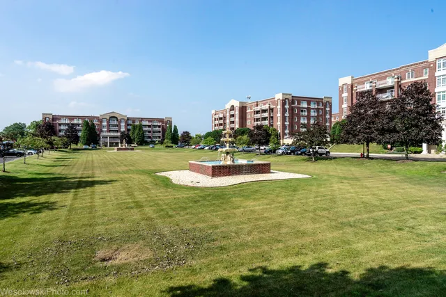 $329,900 | 7091 West Touhy Avenue, Unit 505, Niles, IL 60714