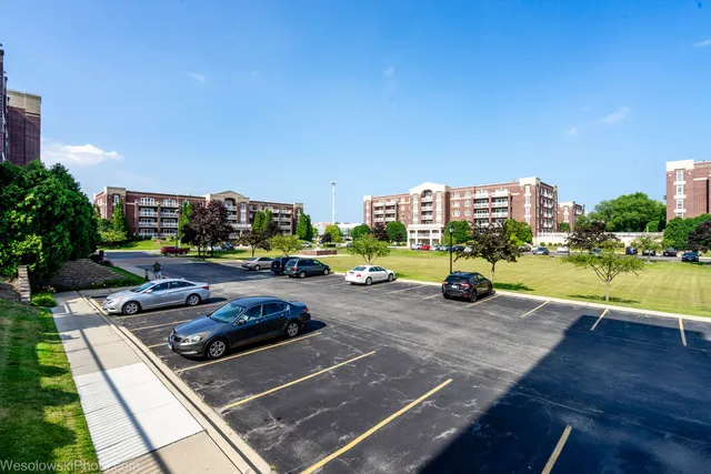 $329,900 | 7091 West Touhy Avenue, Unit 505, Niles, IL 60714