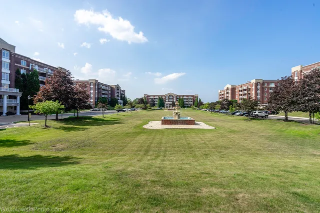 $329,900 | 7091 West Touhy Avenue, Unit 505, Niles, IL 60714