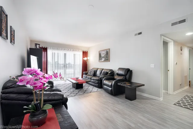 $329,900 | 7091 West Touhy Avenue, Unit 505, Niles, IL 60714