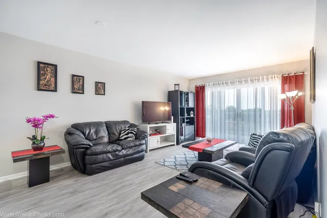 $329,900 | 7091 West Touhy Avenue, Unit 505, Niles, IL 60714