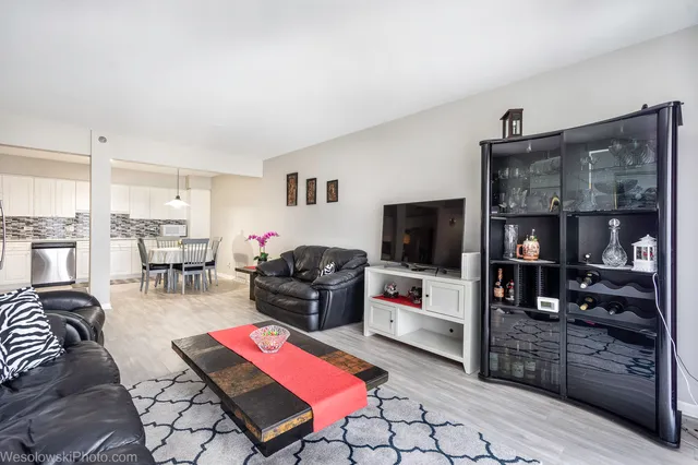 $329,900 | 7091 West Touhy Avenue, Unit 505, Niles, IL 60714