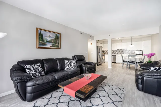 $329,900 | 7091 West Touhy Avenue, Unit 505, Niles, IL 60714