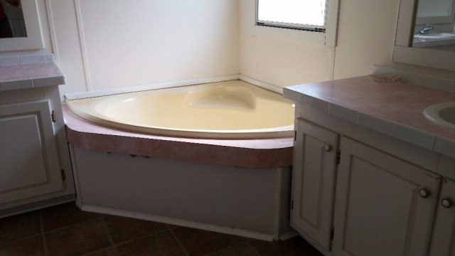 1300 Story Road Warrenton, GA 30828 - Photo 14 of 16 Owner's Bath