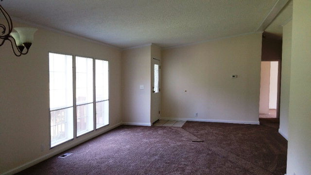 1300 Story Road Warrenton, GA 30828 - Photo 2 of 16 Living Room/Foyer