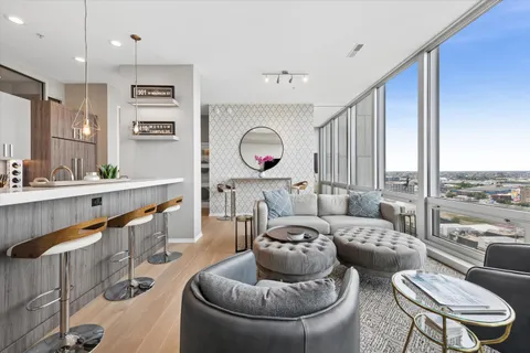 $675,000 | 500 West Superior Street, Unit 1602, Chicago, IL 60654