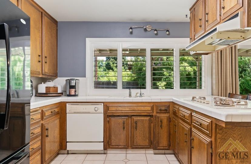 Undisclosed Address Bakersfield, CA 93309 - Photo 15 of 18 a kitchen with a sink stove and cabinets