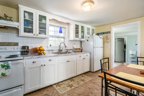 $698,000 | 8 Folger Lane, West Dennis, MA 02670