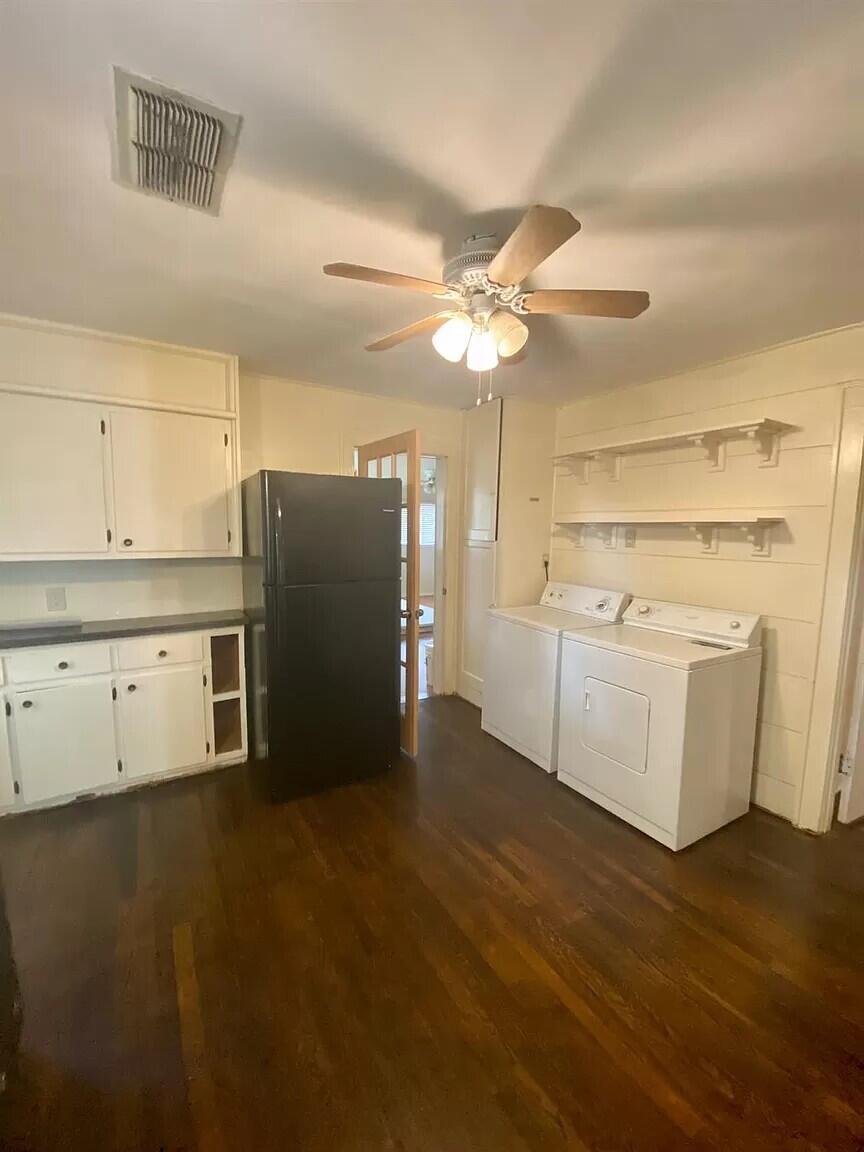 2109 22nd Street, Unit FRONT Lubbock, TX 79411 - Photo 7 of 16 a view of a kitchen with electric appliances