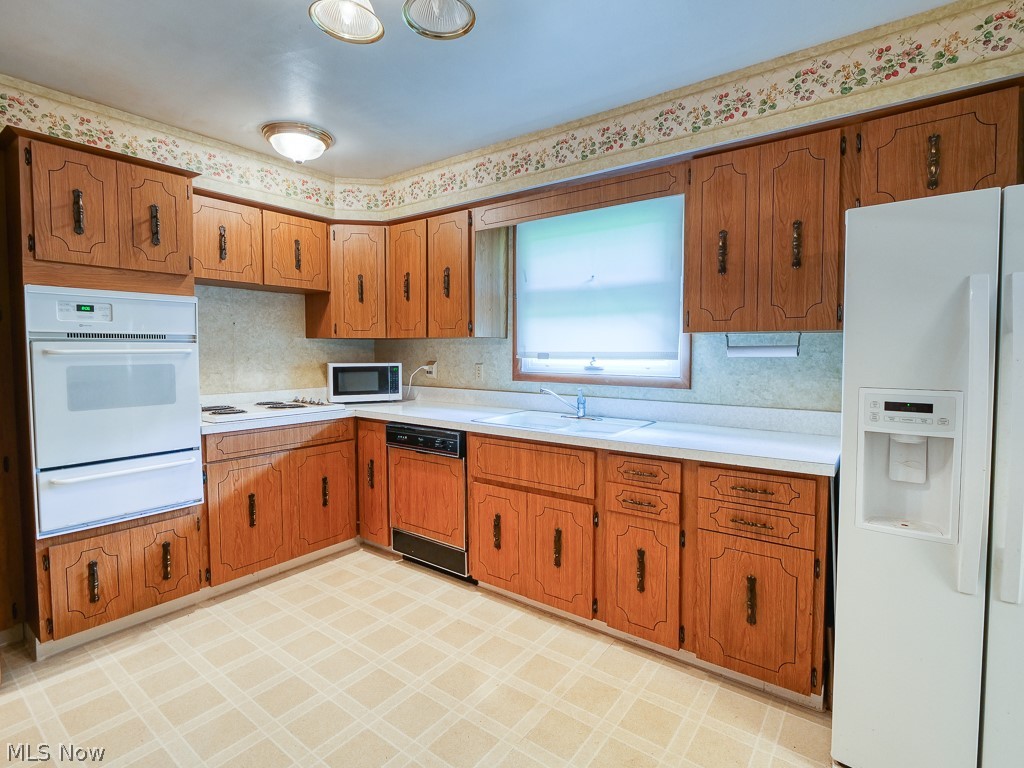 7540 Hoertz Road Cleveland, OH 44134 - Photo 5 of 20