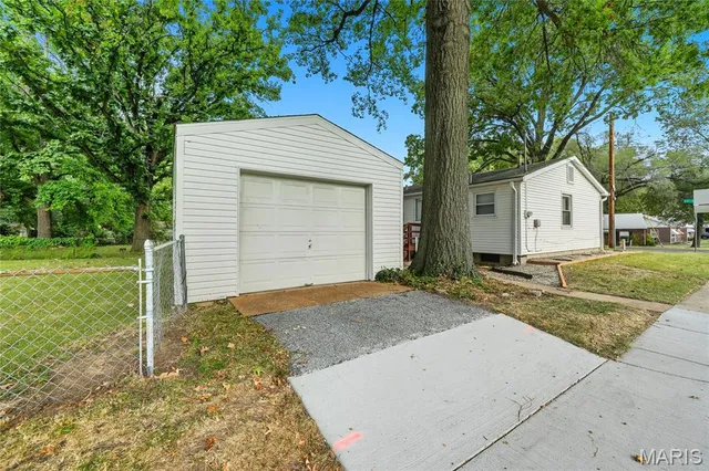 $184,900 | 1090 St Joseph Street, Florissant, MO 63031