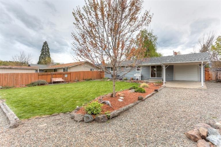 305 South Rose Street Phoenix, OR 97535 - Photo 25 of 35 Beautiful yard.