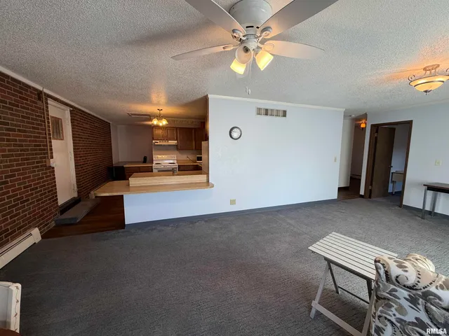 $199,000 | 369 North Kellogg Street, Galesburg, IL 61401