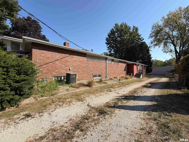 $199,000 | 369 North Kellogg Street, Galesburg, IL 61401