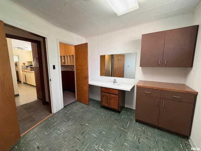 $199,000 | 369 North Kellogg Street, Galesburg, IL 61401