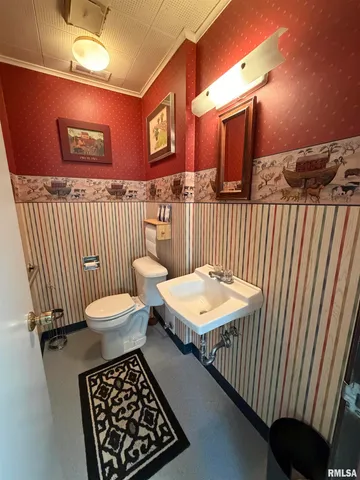 $199,000 | 369 North Kellogg Street, Galesburg, IL 61401