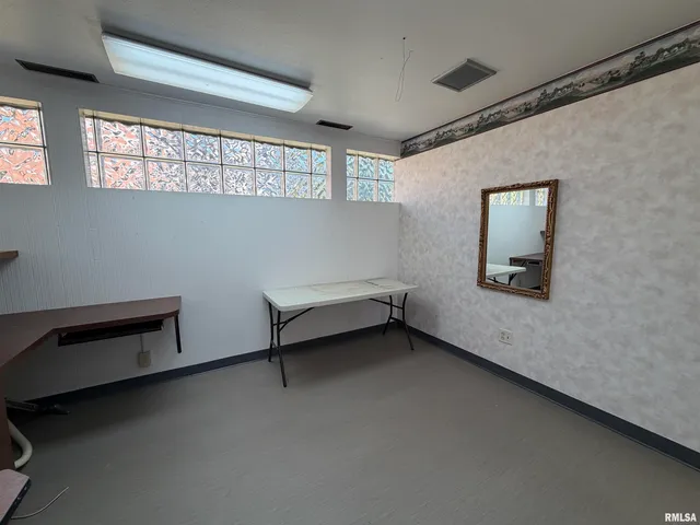 $199,000 | 369 North Kellogg Street, Galesburg, IL 61401