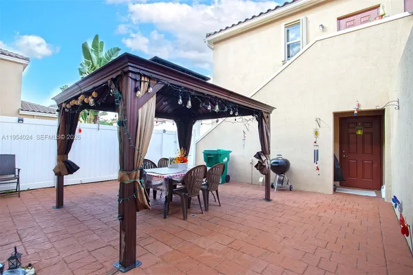 a view of outdoor space