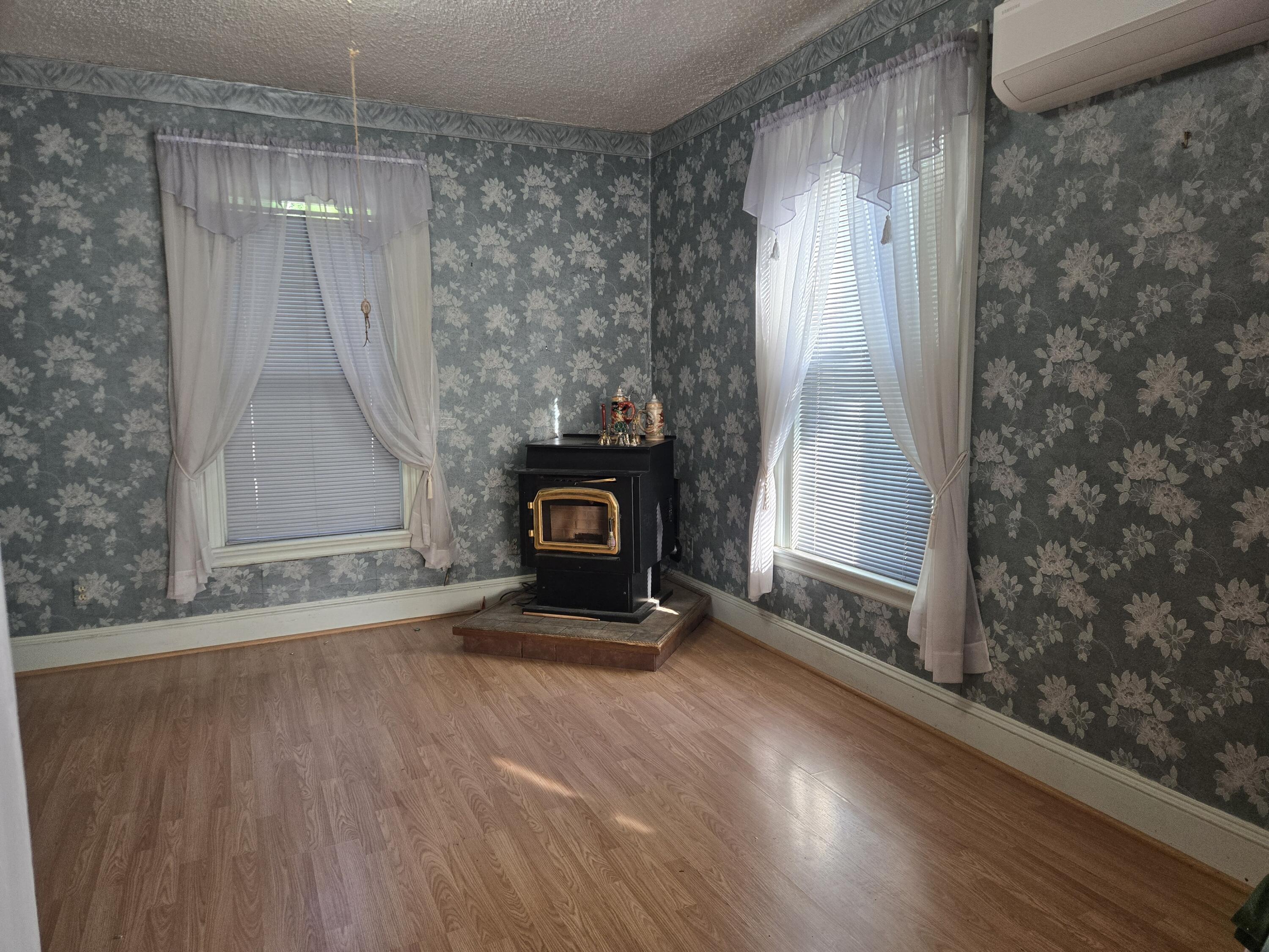 36 Cottage Street Bangor, ME 04401 - Photo 5 of 14 First floor dining