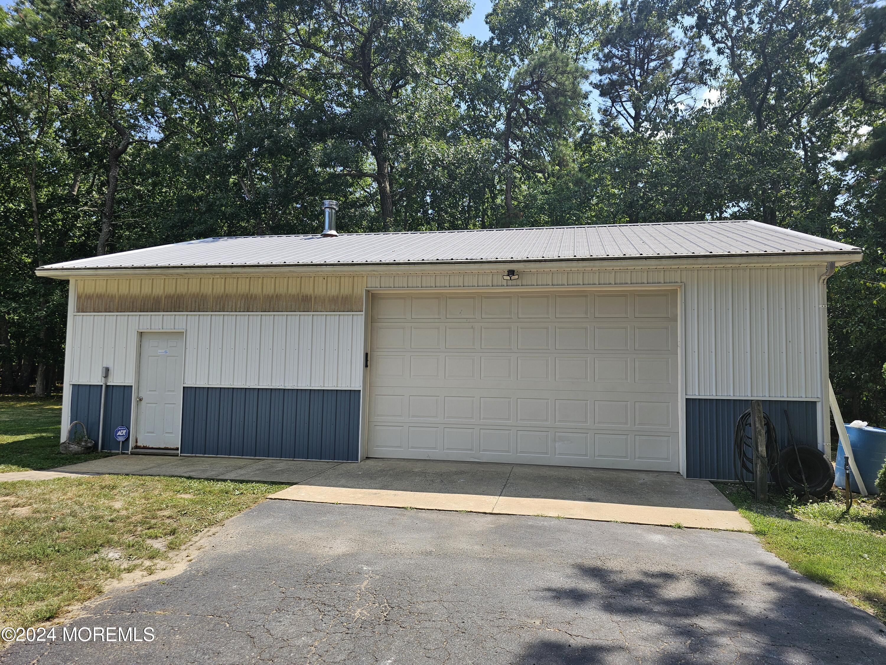 14 Vienna Road Howell, NJ 07731 - Photo 23 of 26 Garage