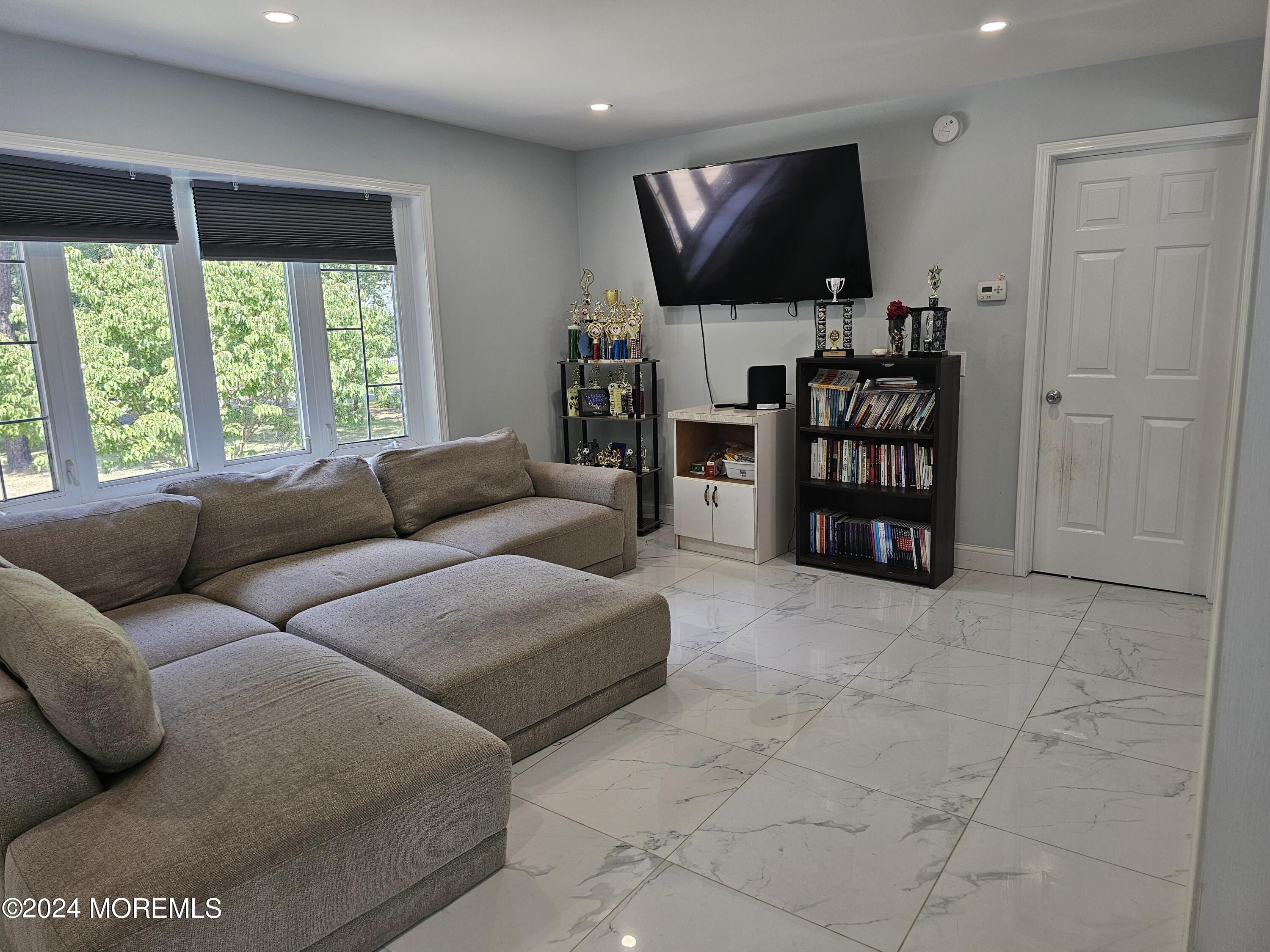 14 Vienna Road Howell, NJ 07731 - Photo 3 of 26 Living room 3