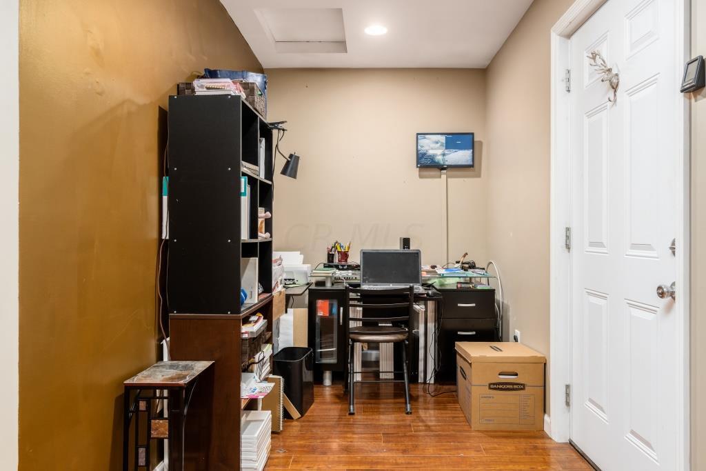 2207 Ferris Road Columbus, OH 43224 - Photo 16 of 24 012 Office Nook