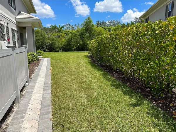 a view of a pathway with house on both side